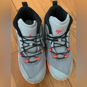 Kids size 3 Jordan zions